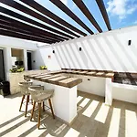 Hermoso y Nuevo Estudio cerca de 5ta Av y Playa